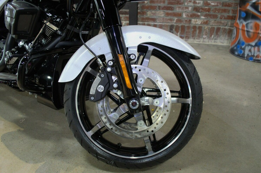 2024 Harley-Davidson Road Glide® White Onyx Pearl - Black Finish