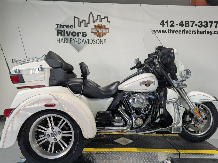 2011 Harley-Davidson® Tri Glide™ Ultra Classic® Exclusive - Arctic White - Shrine