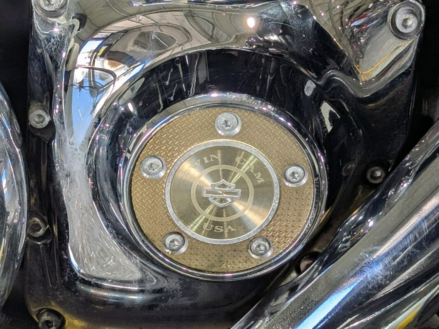 2011 Harley-Davidson® Tri Glide™ Ultra Classic® Exclusive - Arctic White - Shrine