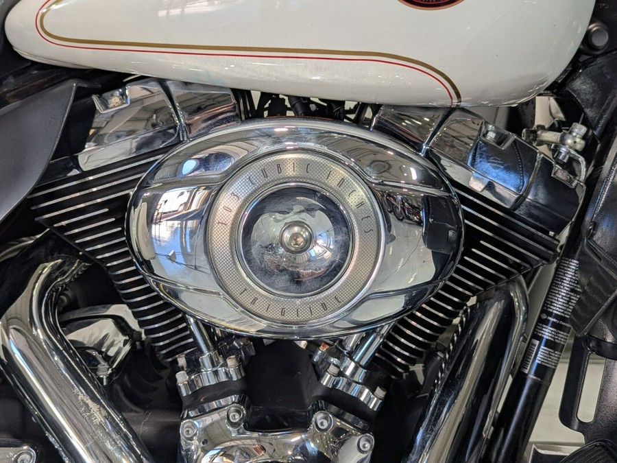 2011 Harley-Davidson® Tri Glide™ Ultra Classic® Exclusive - Arctic White - Shrine