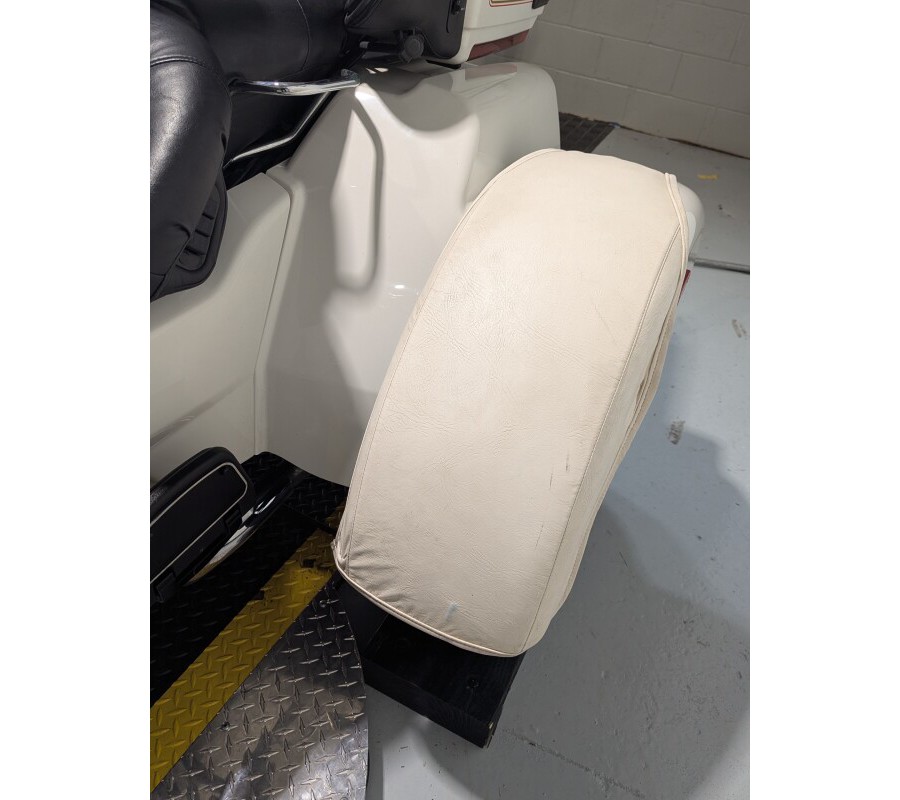 2011 Harley-Davidson® Tri Glide™ Ultra Classic® Exclusive - Arctic White - Shrine