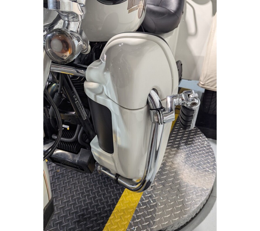 2011 Harley-Davidson® Tri Glide™ Ultra Classic® Exclusive - Arctic White - Shrine