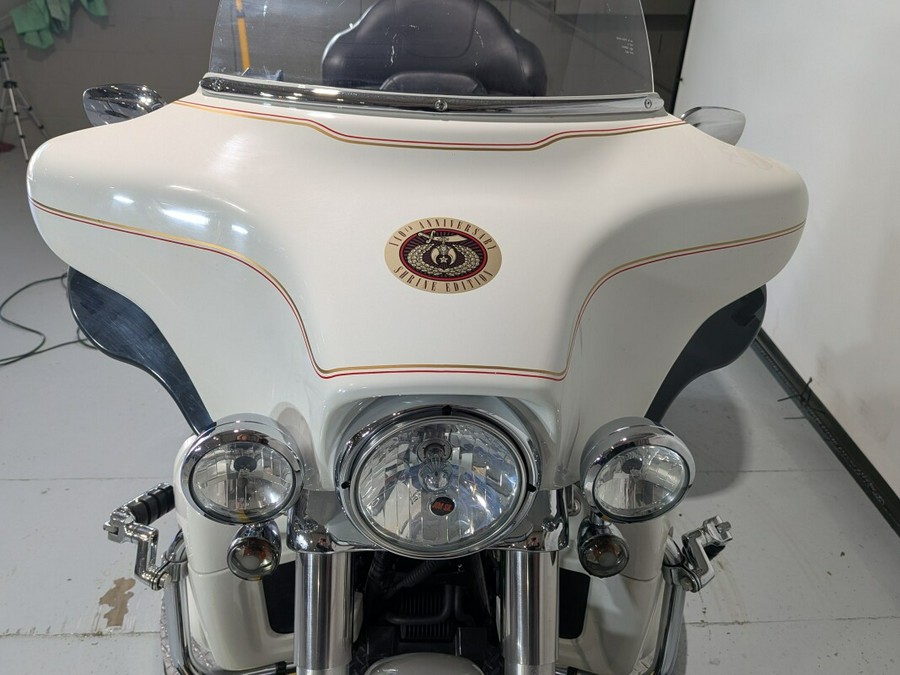 2011 Harley-Davidson® Tri Glide™ Ultra Classic® Exclusive - Arctic White - Shrine