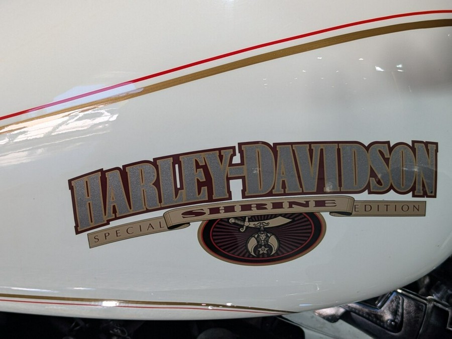 2011 Harley-Davidson® Tri Glide™ Ultra Classic® Exclusive - Arctic White - Shrine