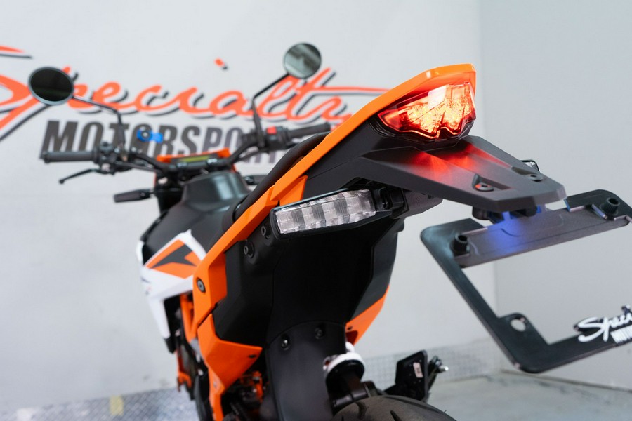 2026 KTM 390 SMC R