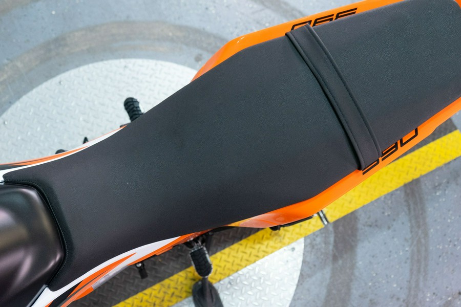 2026 KTM 390 SMC R