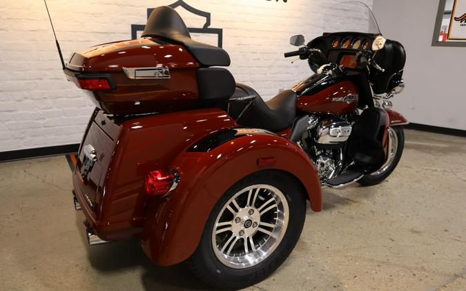 2024 Harley-Davidson Tri Glide Ultra Trike FLHTCUTG