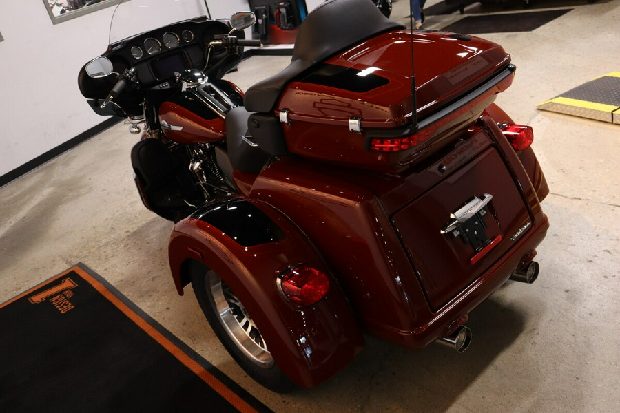 2024 Harley-Davidson Tri Glide Ultra Trike FLHTCUTG