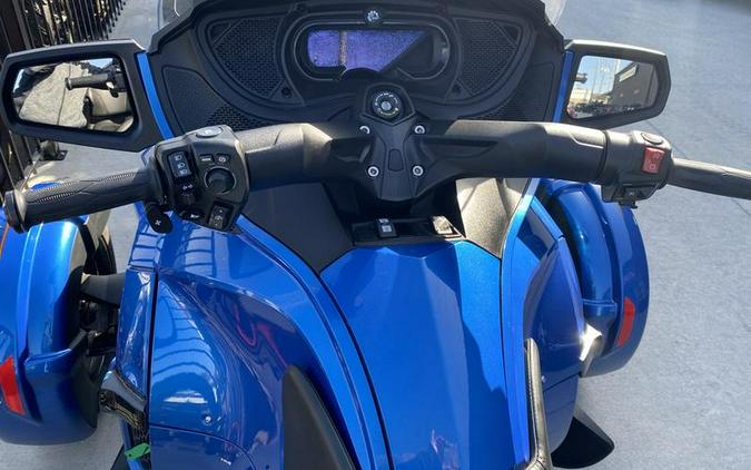 2019 Can-Am® Spyder® RT Limited Dark