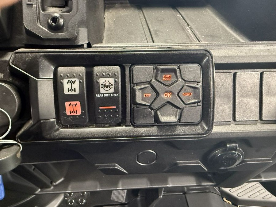 2025 Can-Am® Defender XT HD10