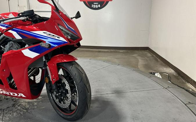 2026 Honda CBR650R E-Clutch