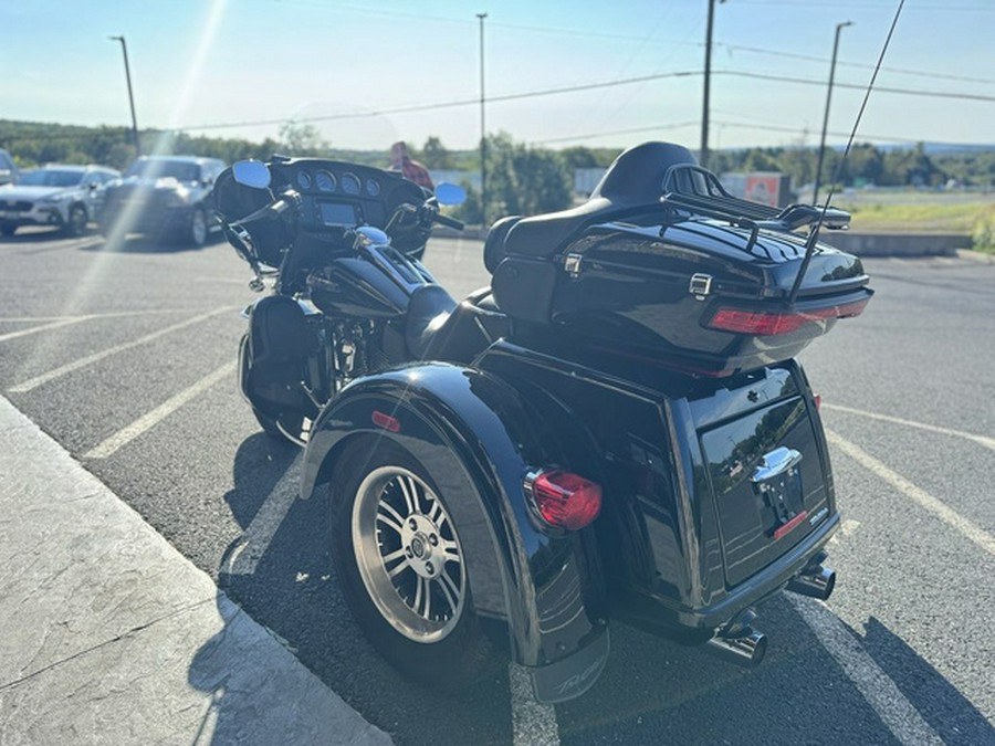 2014 Harley-Davidson Trike FLHTCUTG - Tri Glide Ultra