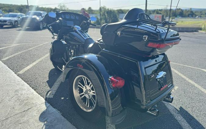 2014 Harley-Davidson Trike FLHTCUTG - Tri Glide Ultra