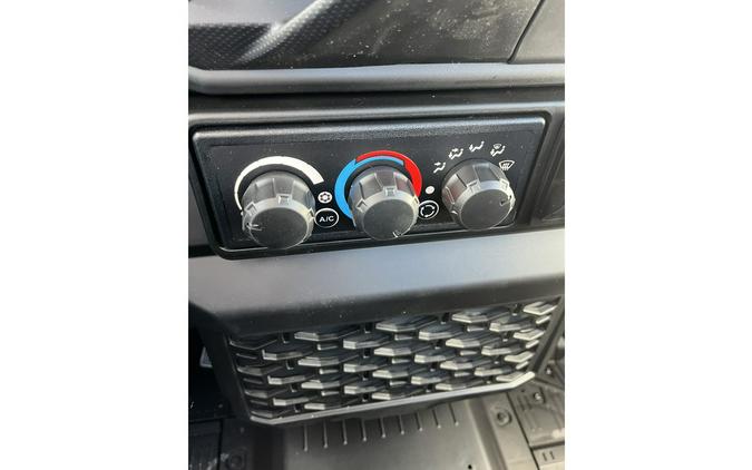 2026 Can-Am DEFENDER HD11 XT CAB