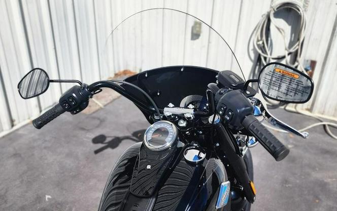 2025 Harley-Davidson® FLHC Heritage Classic