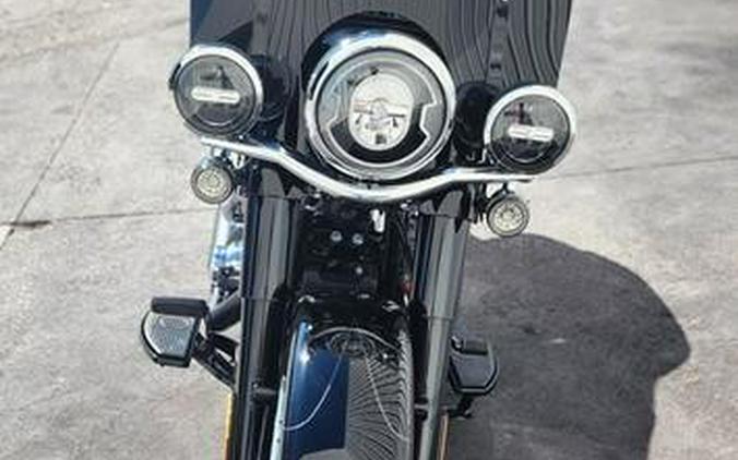 2025 Harley-Davidson® FLHC Heritage Classic