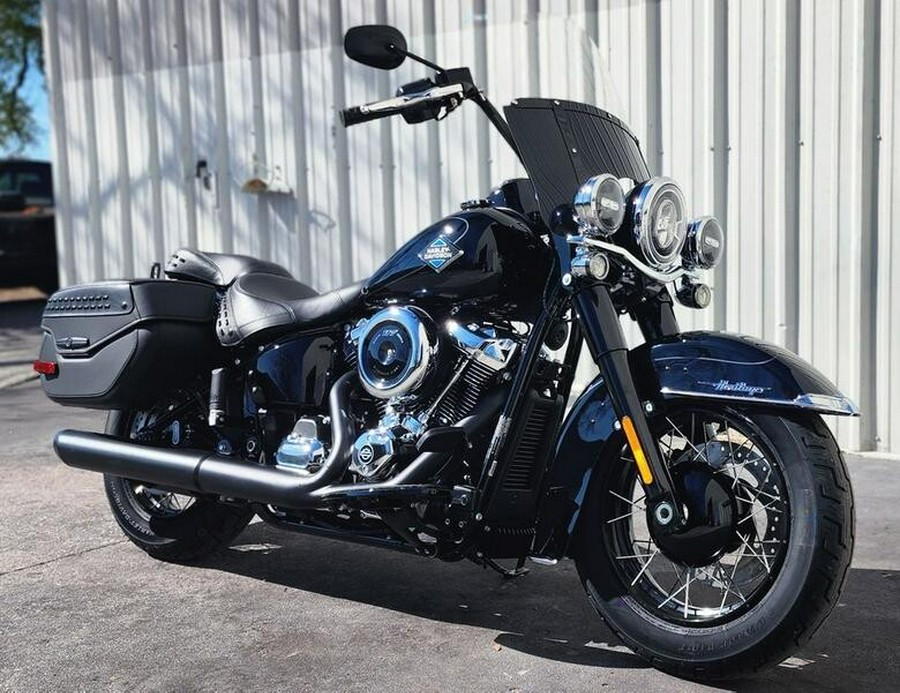 2025 Harley-Davidson® FLHC Heritage Classic