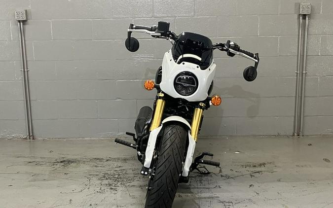 2025 Indian Motorcycle® 101 Scout® Ghost White Metallic with Graphics