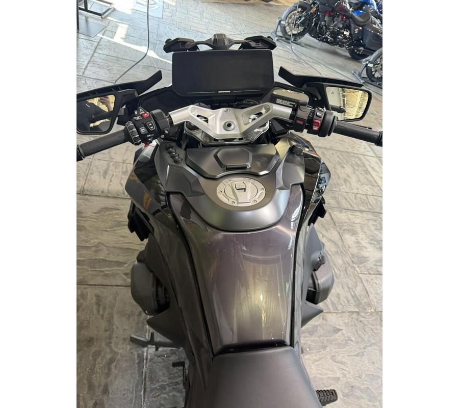 2026 R1300RT Triple Black only 1314 miles!!!