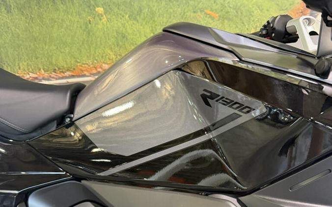 2026 R1300RT Triple Black only 1314 miles!!!