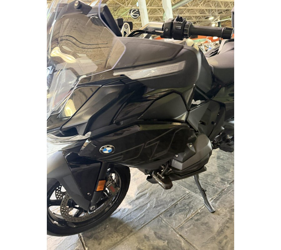2026 R1300RT Triple Black only 1314 miles!!!