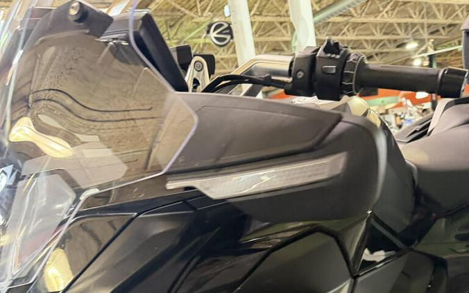 2026 R1300RT Triple Black only 1314 miles!!!