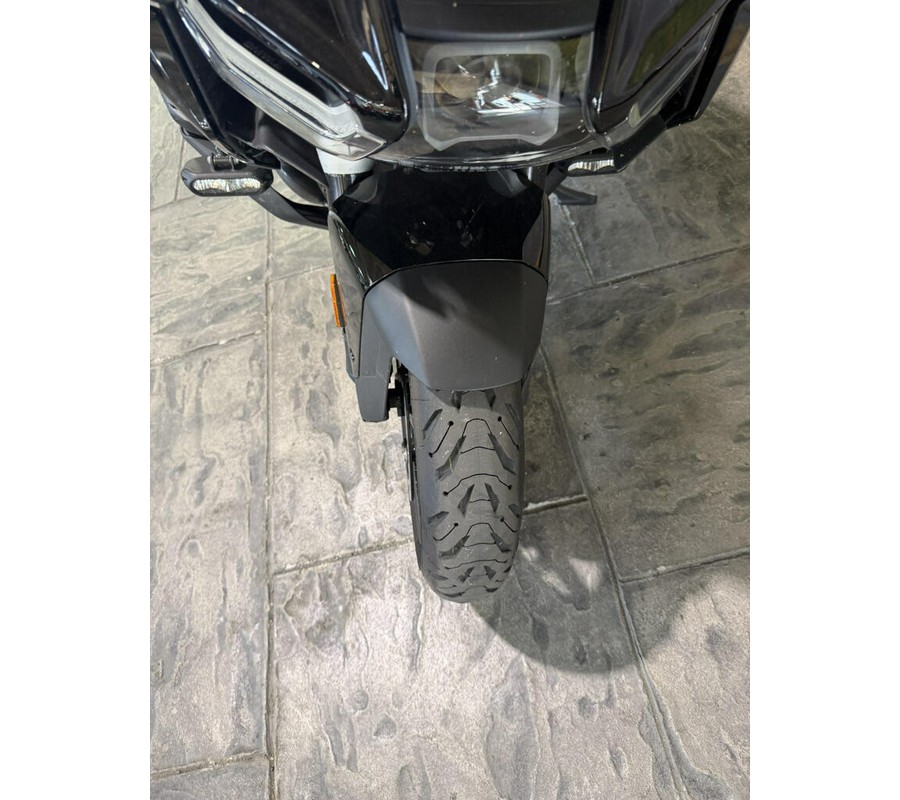2026 R1300RT Triple Black only 1314 miles!!!