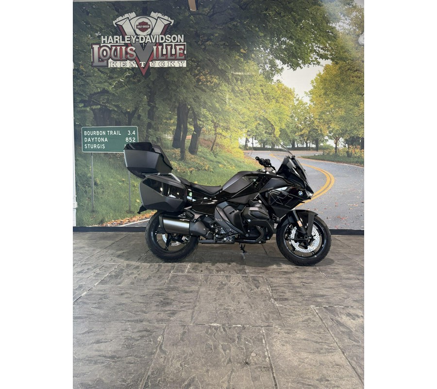 2026 R1300RT Triple Black only 1314 miles!!!
