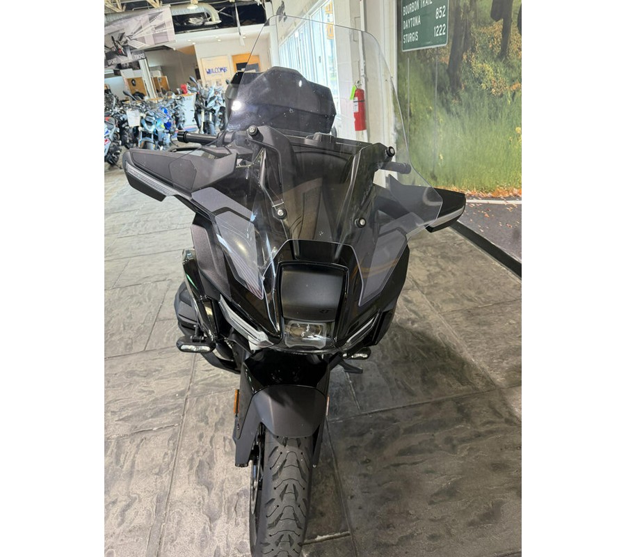 2026 R1300RT Triple Black only 1314 miles!!!