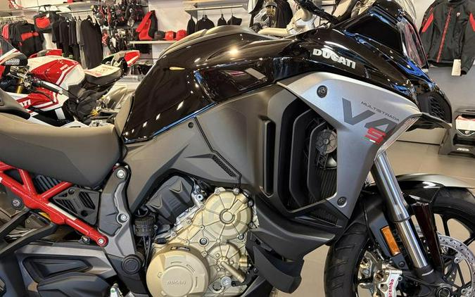 2025 Ducati Multistrada V4 S Travel & Radar Thrilling Black