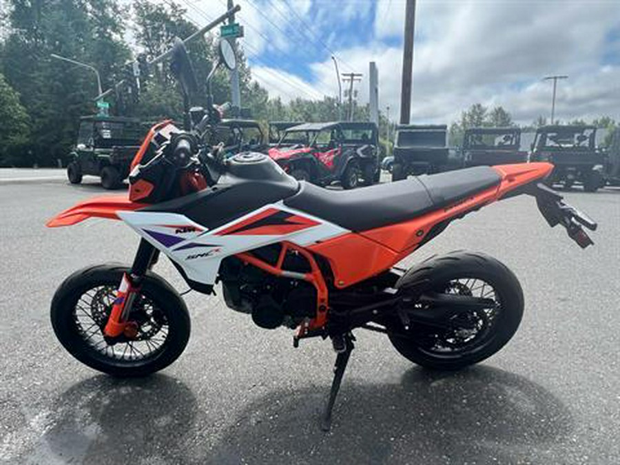 2025 KTM 390 SMC R
