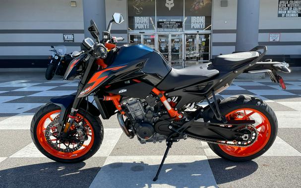 2023 KTM Duke 890 R