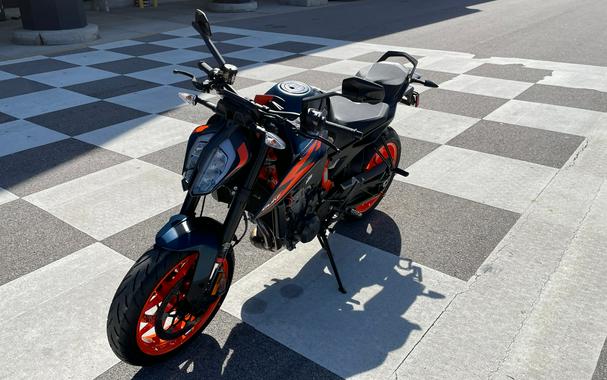 2023 KTM Duke 890 R