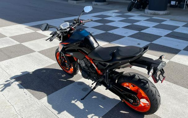 2023 KTM Duke 890 R