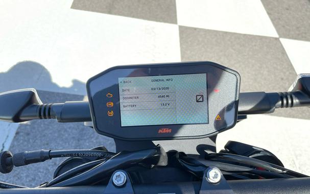 2023 KTM Duke 890 R