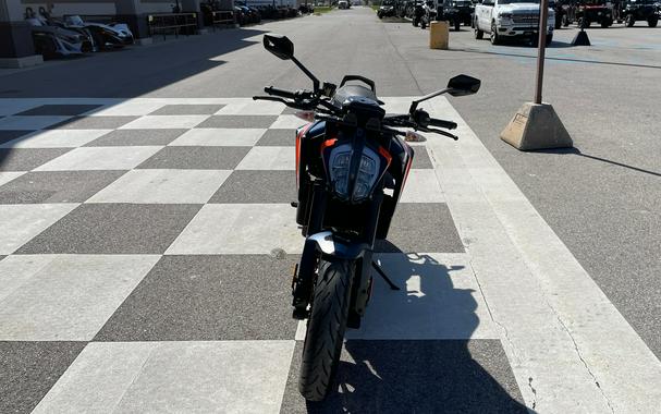 2023 KTM Duke 890 R
