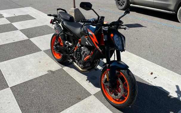 2023 KTM Duke 890 R