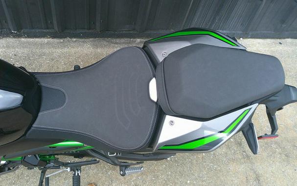 2025 Kawasaki Z900 SE ABS