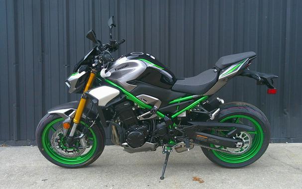 2025 Kawasaki Z900 SE ABS