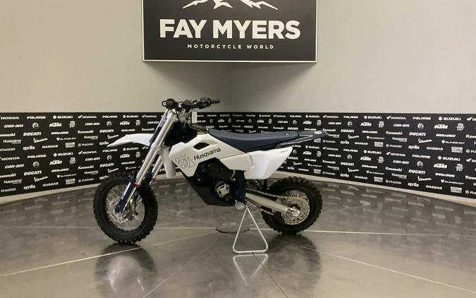 2027 HUSQVARNA EE 5 - 040237Q