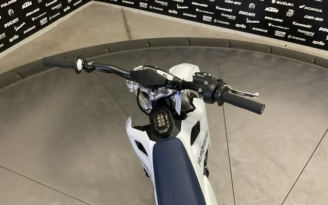 2027 HUSQVARNA EE 5 - 040237Q