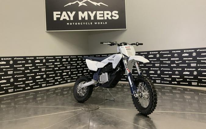 2027 HUSQVARNA EE 5 - 040237Q