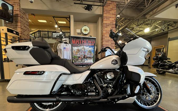 2026 Harley-Davidson® Road Glide Limited White Onyx Pearl Black Trim