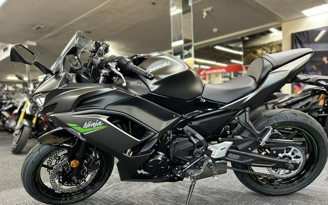 2024 Kawasaki Ninja® 650 Metallic Matte Graphenesteel Gray/Ebony