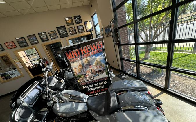 2026 Harley-Davidson® Road Glide® Dark Billiard Gray Chrome Trim