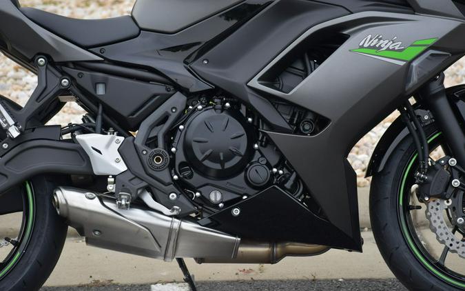 2024 Kawasaki Ninja® 650 Metallic Matte Graphenesteel Gray/Ebony