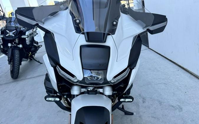 2026 BMW R 1300 RT Alpine White 3
