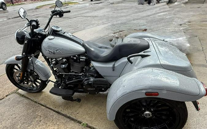2024 Harley-Davidson® Freewheeler® Billiard Gray