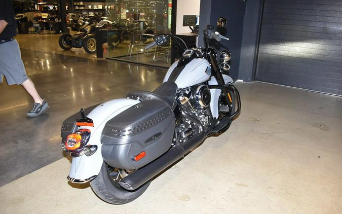 2026 Harley-Davidson Softail FLHC - Heritage Classic