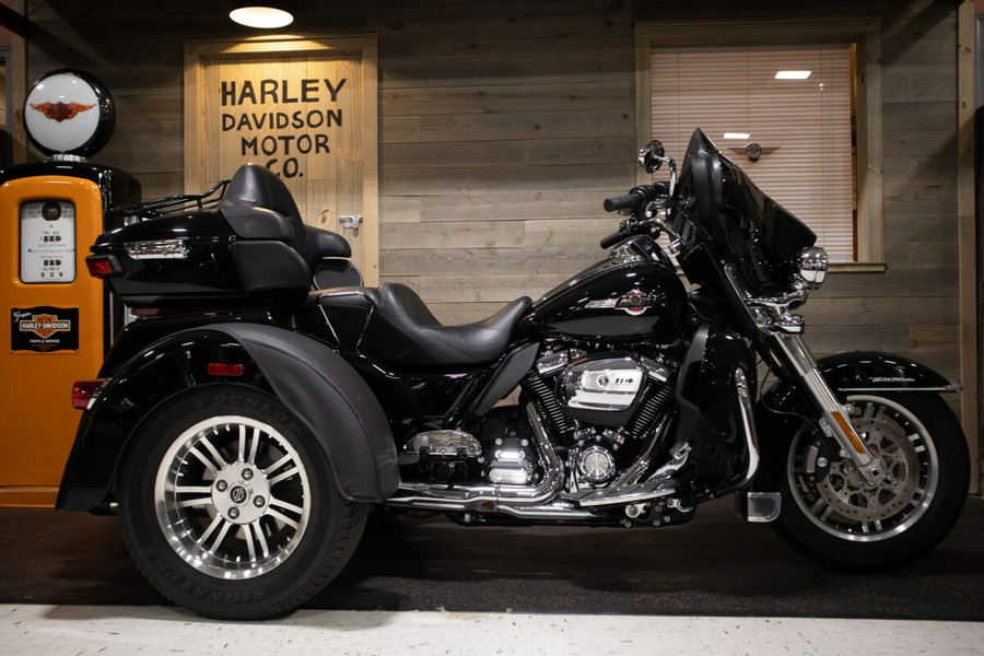 2022 Tri Glide® Ultra (FLHTCUTG)